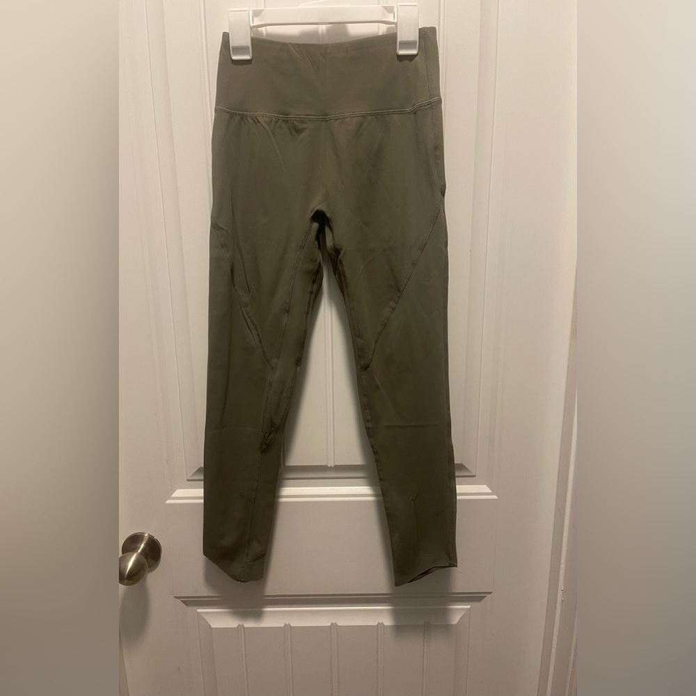 Hayden 
Womens leggings 
Size small
NWOT